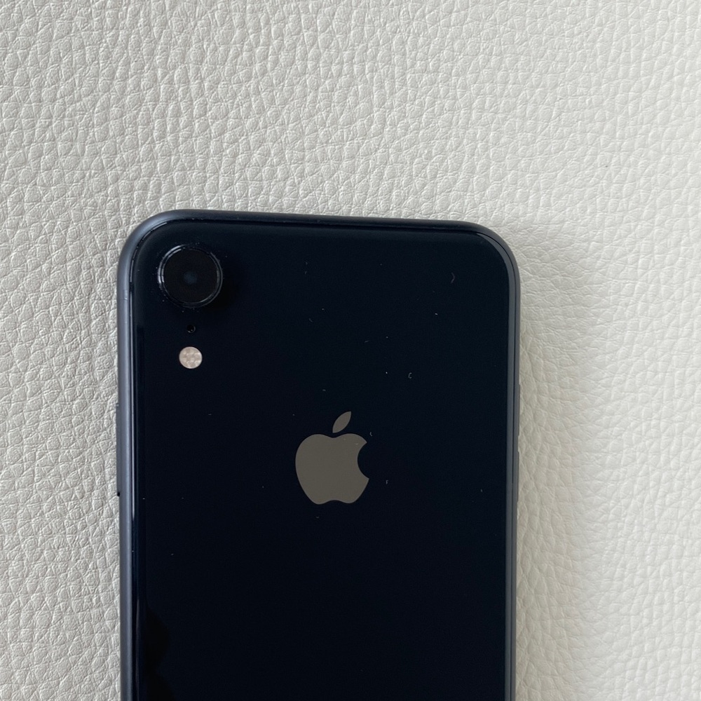 I Phone Xr - Apple Black iPhone-Style - Picture 3 of 3
